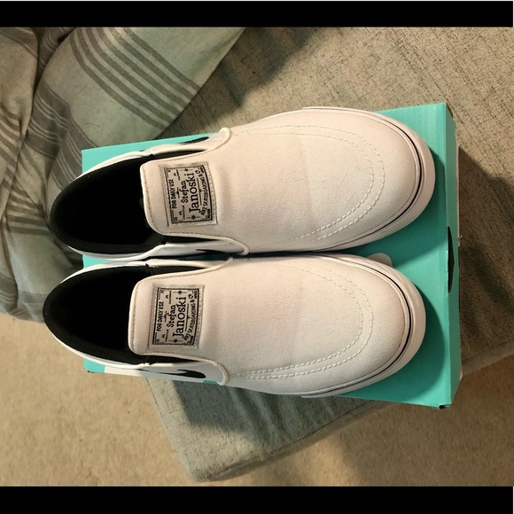 Nike slip on sneakers - Picture 2 of 5